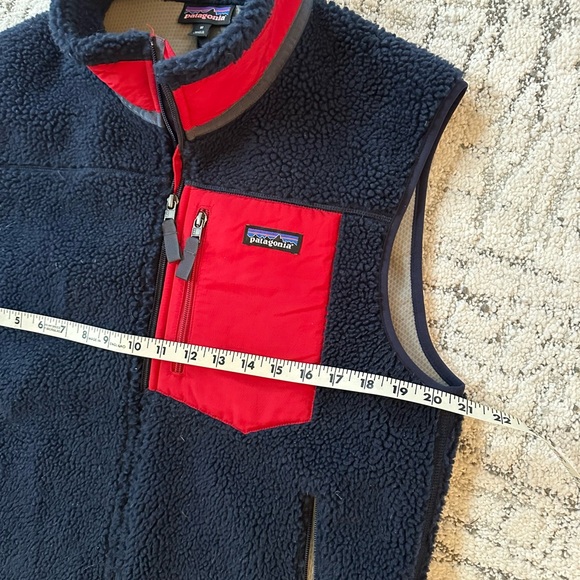Patagonia M’s Synchilla Vest - men’s medium, navy with red collar and pocket. - Picture 2 of 4